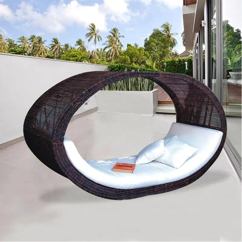 Outdoor Furniture In Bali - バリ島、タイのホテルのプール、ビーチ、屋外用の籐製家具、丸型サンベッド、全天候型デイベッドキャノピー家具